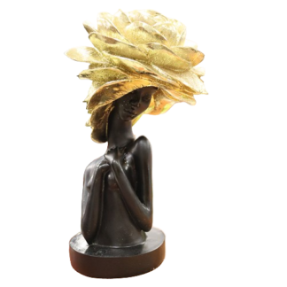 Statuetă femeie cu parul de aur